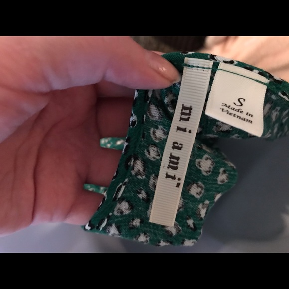 Green v neck tie front romper - Picture 5 of 6